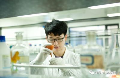 显微镜下的“福尔摩斯” 金医检验科精确捕捉疾病痕迹